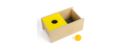 Kistje met geel deksel en gehaakte bal