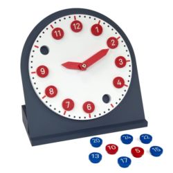 Uhr mit herausnehmbaren Ziffern